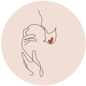 Eine Frau hält ein Baby im Arm und freut sich über eine erfolgreiche Schwangerschaft und Geburt.